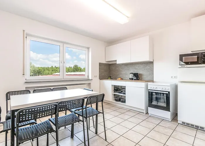 Monteurapartment I 8 Betten I Kueche I Waschmaschine I Balkon Apartment