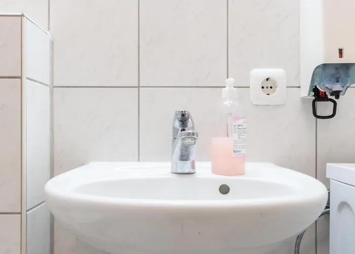 Monteurapartment I 8 Betten I Kueche I Waschmaschine I Balkon Apartment